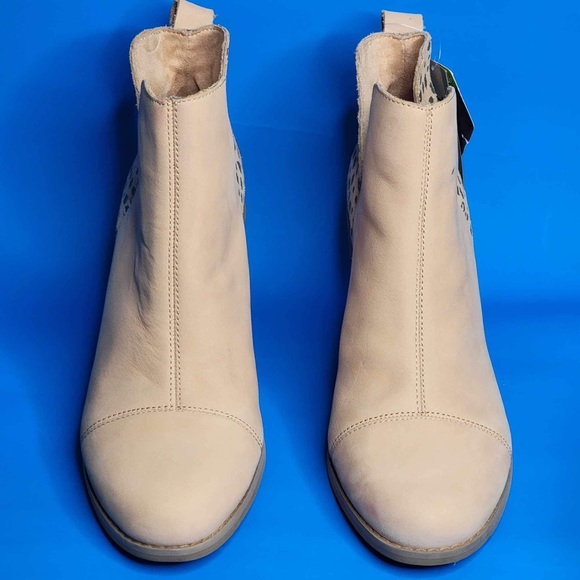 Toms Everly Leather Cutout Heeled Boot in Honey Tiny Cheetah - Picture 5 of 10